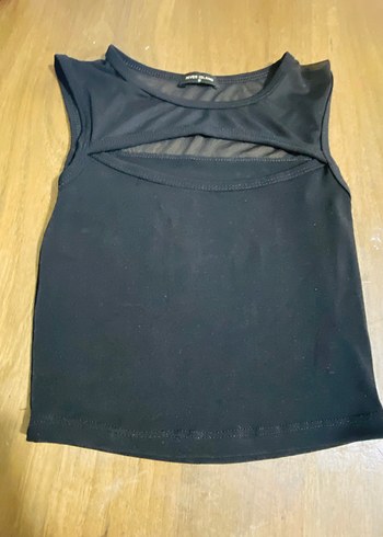Siyah Yüksek Yakalı Kolsuz Crop Top