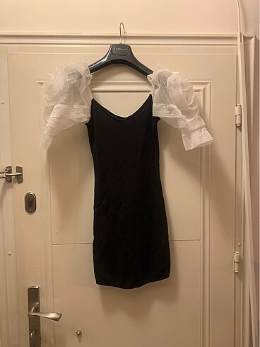 Zara kolları gül şeklinde tül mini elbise