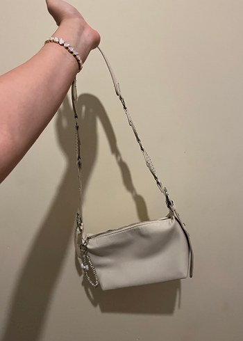 Stradivarius Beyaz Deri Zincir Detaylı Yılan Desenli Kadın Çanta