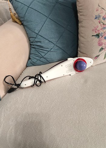 Kırmızı Renkli Kişisel Bakım Cihazı - Görsel 3