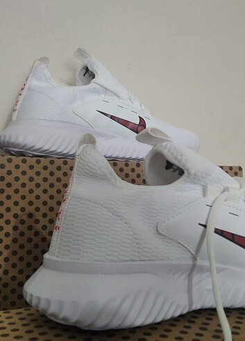 #nike suaeker Spor