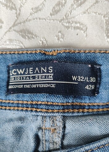 42 Beden lacivert Renk LCWJEANS MARKA BAYAN ŞORT