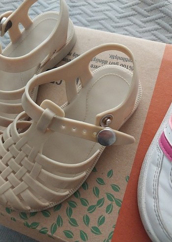 21 Beden beyaz Renk #Adidas spor ve sandalet