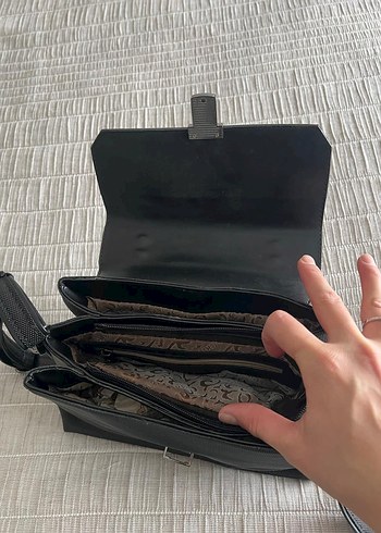 Siyah Deri Tokalı Kadın Çantası - Görsel 2