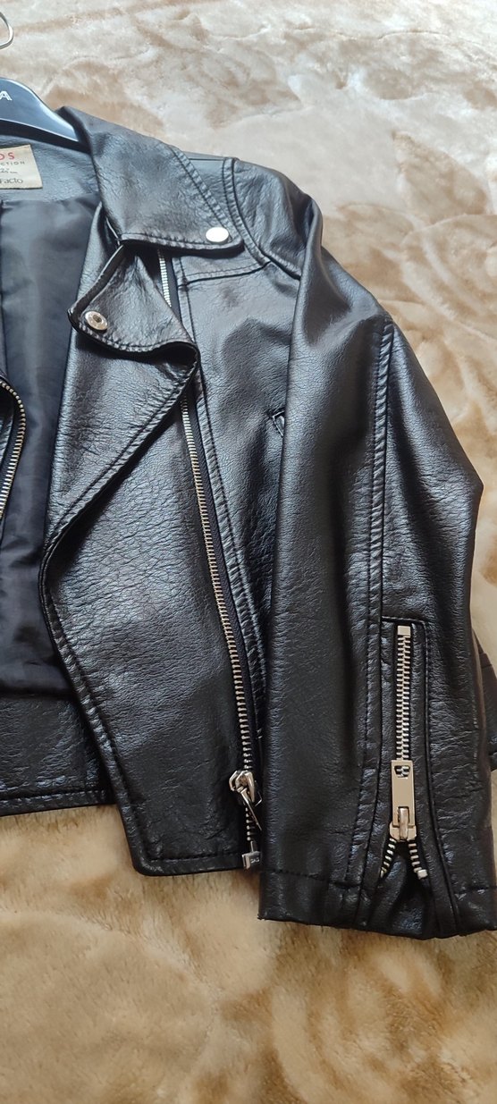 Kısa Siyah Parlak Deri Biker Ceket - Görsel 2