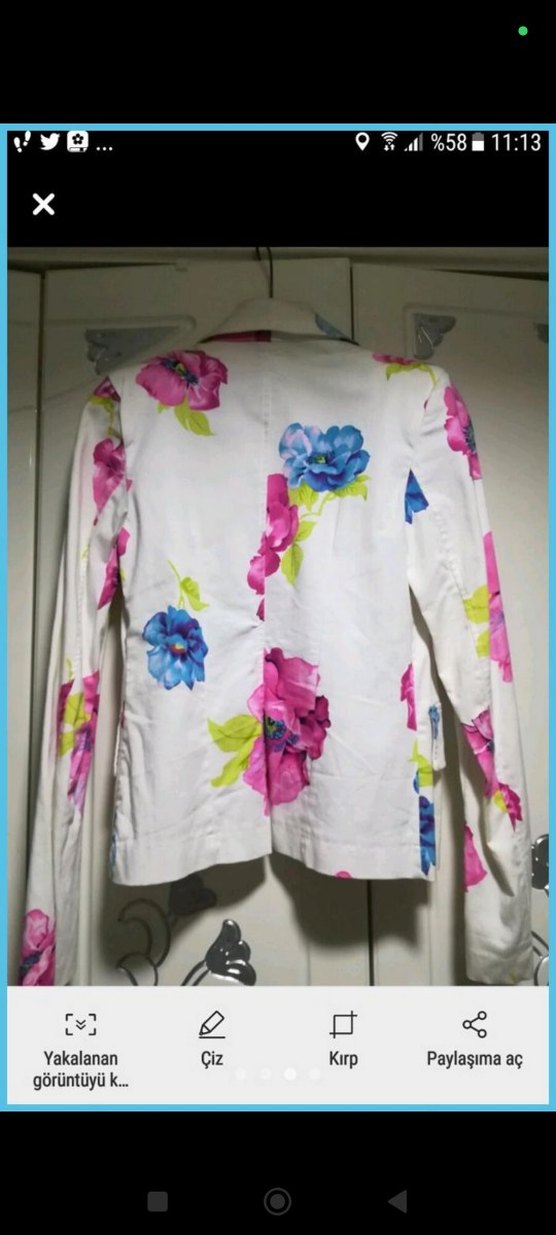 Düğmeli Çiçek Desenli Kısa Beyaz Blazer - Görsel 2