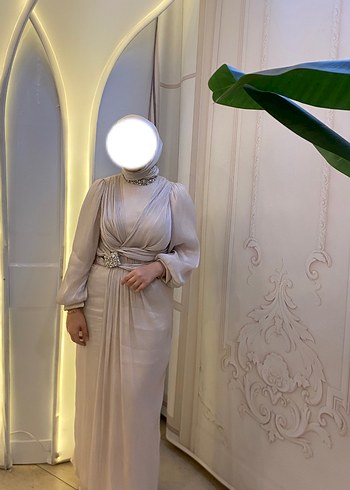 40 Beden Bej rengi drapeli tesettür abiye