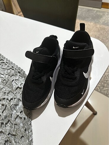 28 Beden Erkek çocuk nike spor ayakkabı