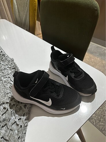 28 Beden siyah Renk Erkek çocuk nike spor ayakkabı