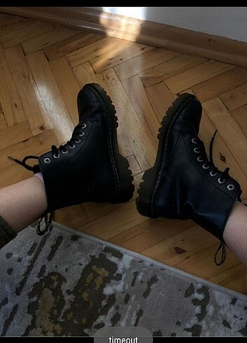 38 Beden siyah Renk Dr.Martens bot