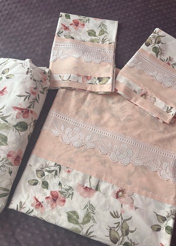 Pembe Nakışlı Nevresim ve Çarşaf Takımı