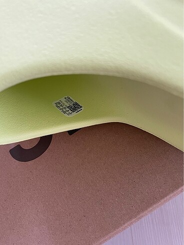 37 Beden Adidas YEEZY SLIDE