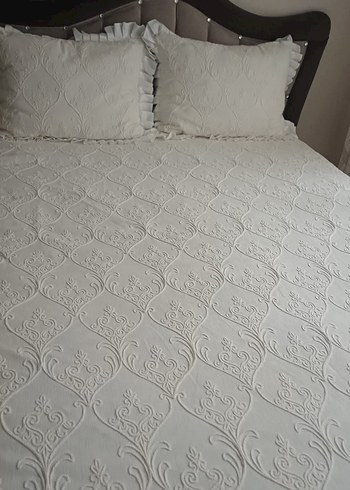Nakışlı Beyaz Parlak Yatak Örtüsü - Görsel 5