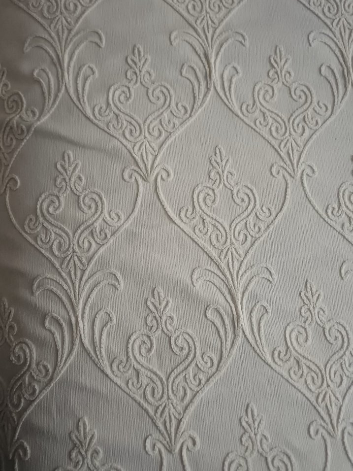 Nakışlı Beyaz Parlak Yatak Örtüsü - Görsel 4