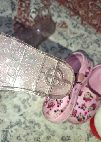 Kız Çocuk Kırmızı Kürklü Nakışlı Ev Terliği - Görsel 3