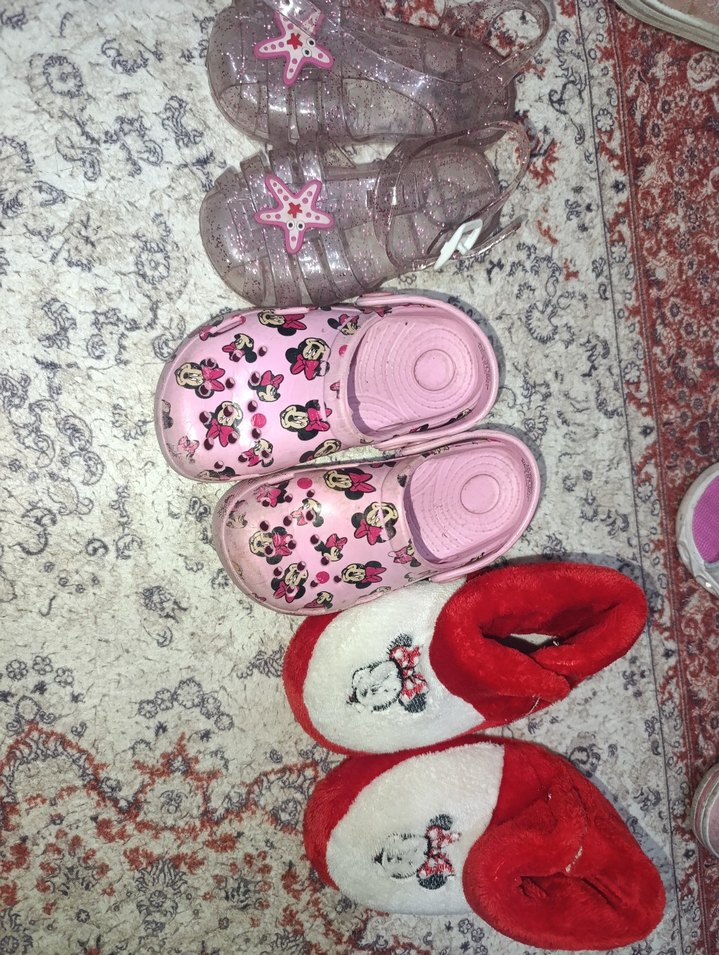 Kız Çocuk Kırmızı Kürklü Nakışlı Ev Terliği - Görsel 4