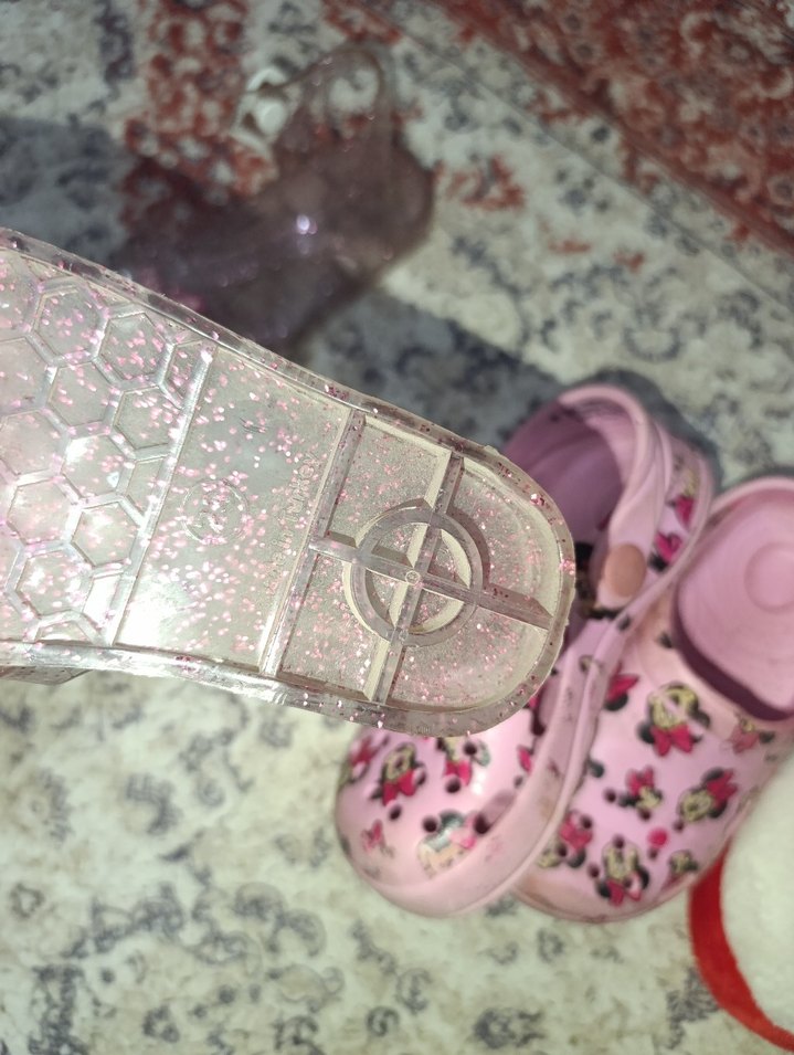 Kız Çocuk Kırmızı Kürklü Nakışlı Ev Terliği - Görsel 3