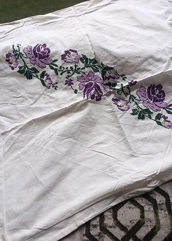 Mor Nakışlı Masa Örtüsü - Görsel 2