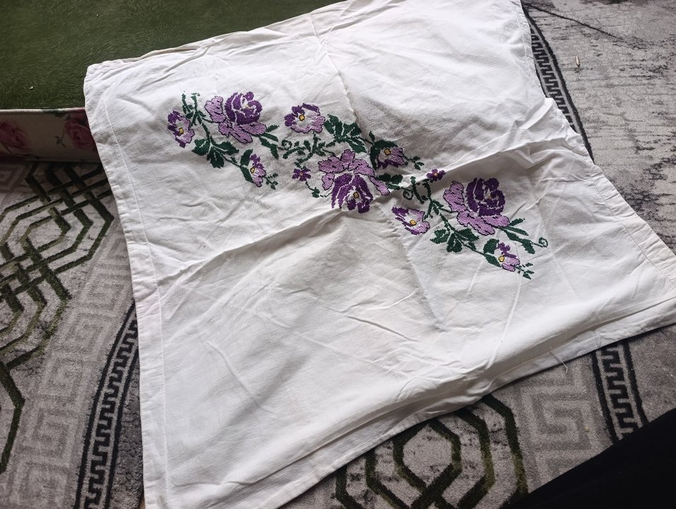 Mor Nakışlı Masa Örtüsü - Görsel 2