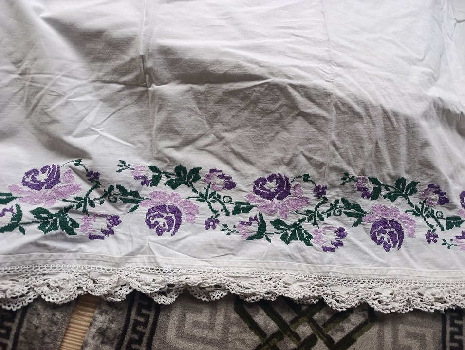 Nakışlı Beyaz Masa Örtüsü - Görsel 2