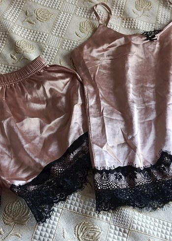 Pembe Mini İp Askılı Bohem Saten Pijama Takımı