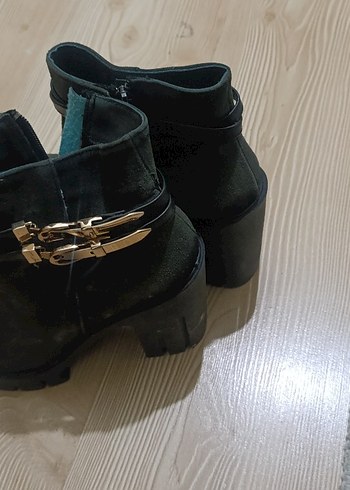 Diğer Siyah Suet Topuklu Bot