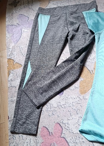 Gri V Yaka Kısa Kollu Kadın Spor Tişörtü - Görsel 3