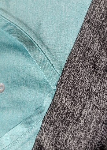 Gri V Yaka Kısa Kollu Kadın Spor Tişörtü - Görsel 5