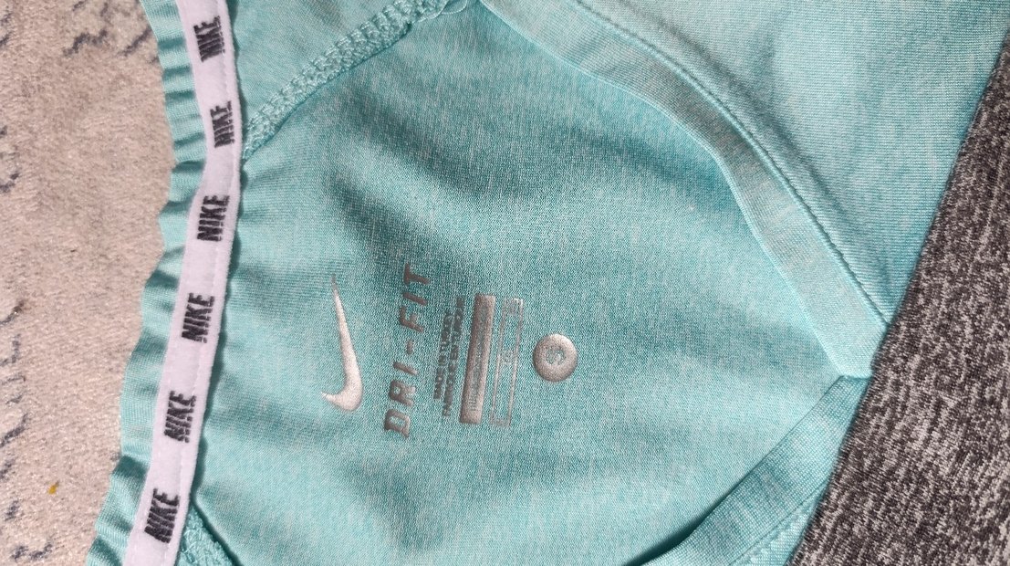 Gri V Yaka Kısa Kollu Kadın Spor Tişörtü - Görsel 4