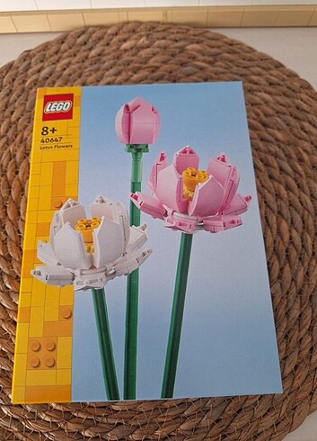 Lego Lotus çiçekleri