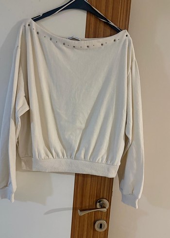 xs Beden beyaz Renk BERSHKA kazak