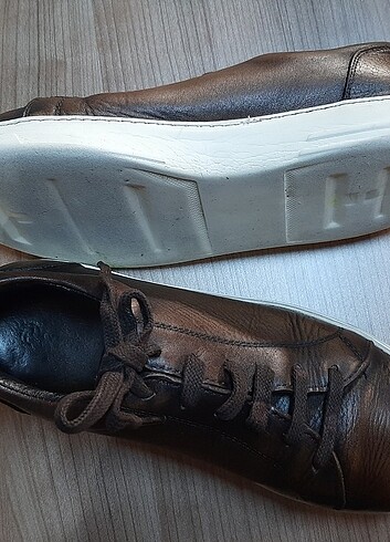 41 Beden kahverengi Renk Vakko 41 numara erkek deri sneakers
