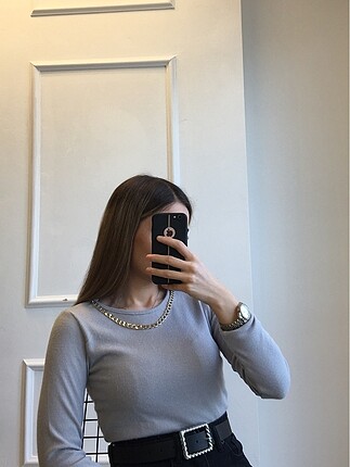KOLYE DETAY BLUZ