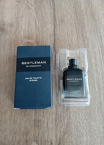 GİVENCHY GENTLEMAN İNTENSE EDT 6 ML DELÜXE BOY PARFÜM