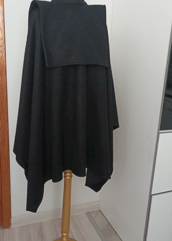 Düğmeli Siyah Uzun Yün Kadın Panço - Görsel 5