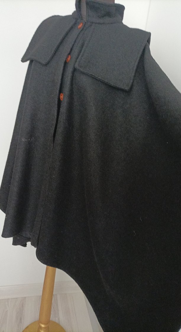 Düğmeli Siyah Uzun Yün Kadın Panço - Görsel 4