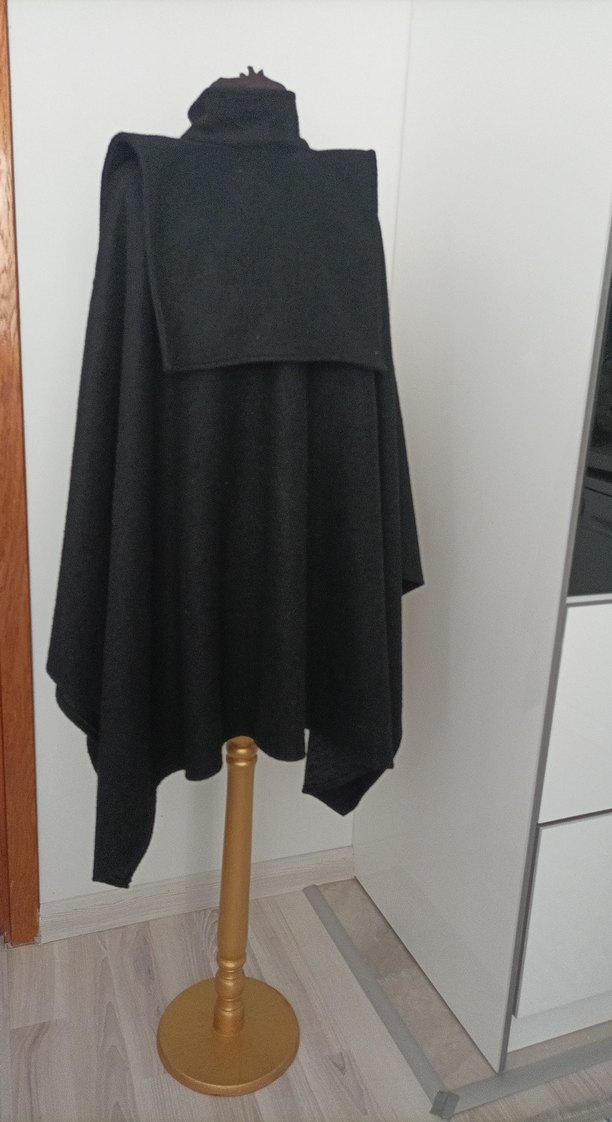 Düğmeli Siyah Uzun Yün Kadın Panço - Görsel 5