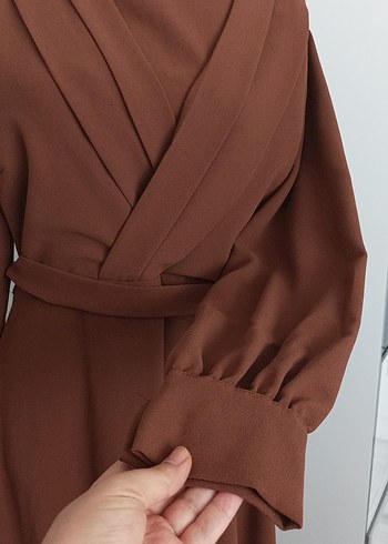 Drapeli V Yakalı Kahverengi Uzun Kadın Elbise - Görsel 5