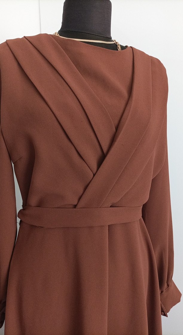 Drapeli V Yakalı Kahverengi Uzun Kadın Elbise - Görsel 2