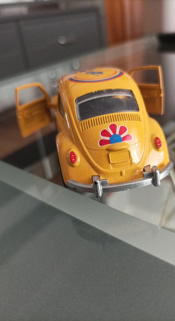 Sarı Renkli Çiçekli Oyuncak Araba - Görsel 3