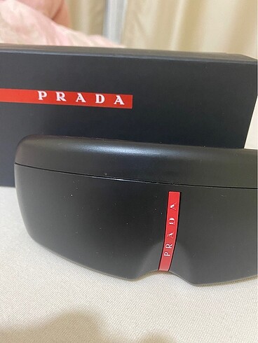  Beden Prada gözlük kutusu
