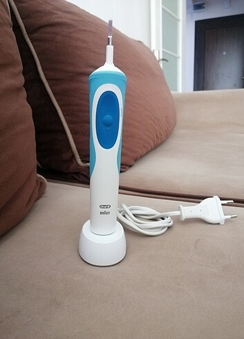 Oral B Vitality Şarj Edilebilir Diş Fırçası 