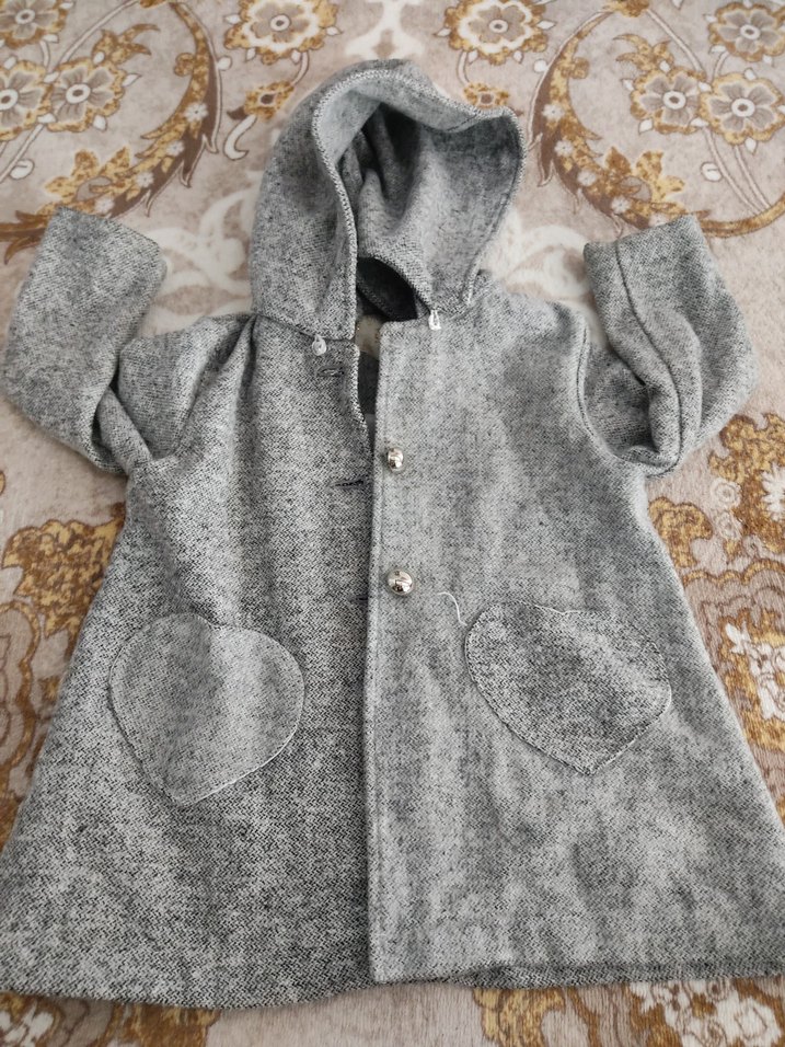 Gri Kapüşonlu Düğmeli Kaban - Görsel 3