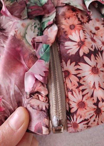 Çiçek Desenli Kapüşonlu Kız Montu - Görsel 3