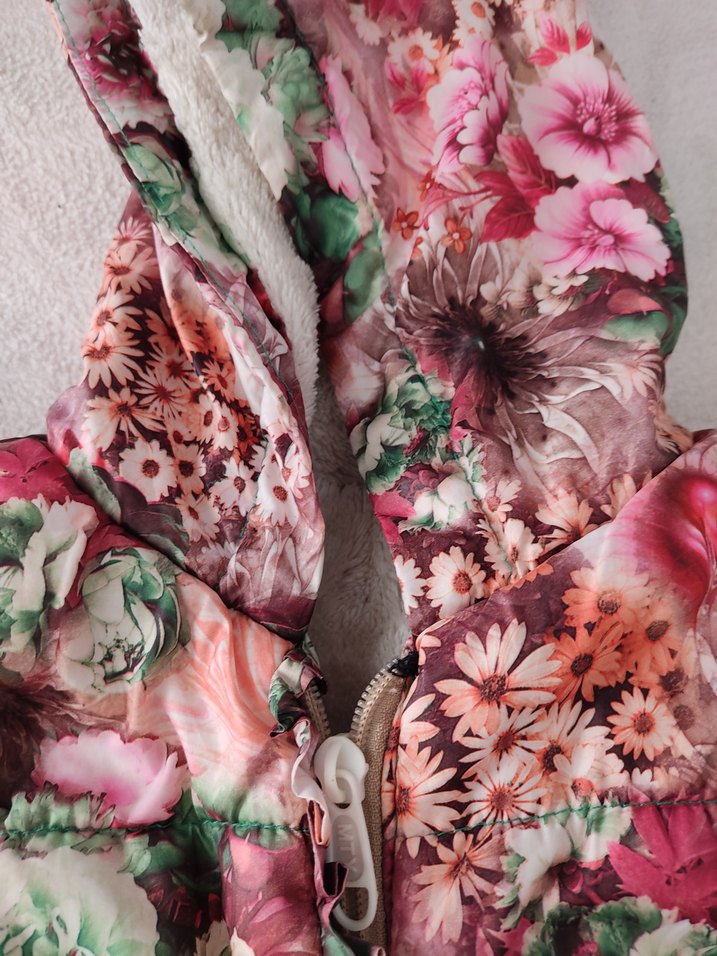 Çiçek Desenli Kapüşonlu Kız Montu - Görsel 2