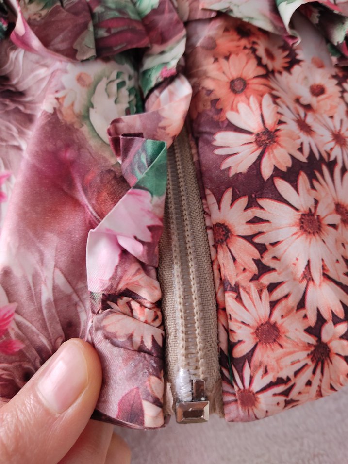 Çiçek Desenli Kapüşonlu Kız Montu - Görsel 3