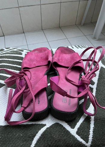 Pembe Süet Dolgu Topuklu Kadın Sandalet