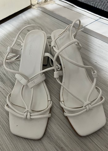 37 Beden beyaz Renk Beyaz Bağcıklı Stiletto Topuklu Kadın Sandalet