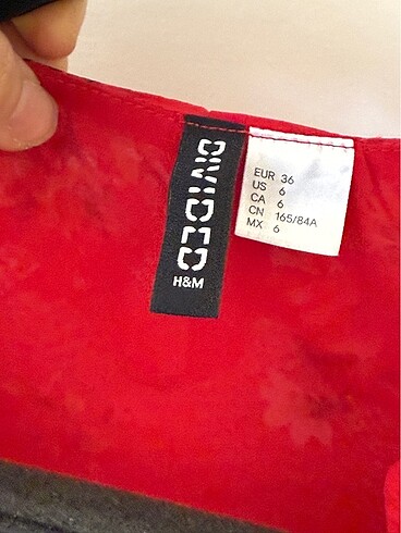 36 Beden kırmızı Renk H&M kırmızı desenli elbise