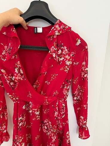 36 Beden H&M kırmızı desenli elbise